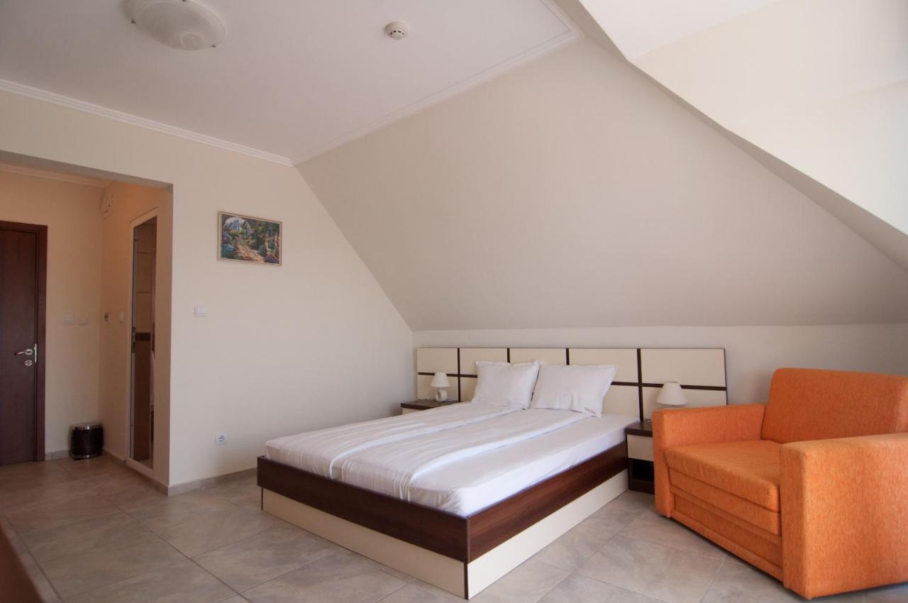 Guest House Hiora Ahtopol Ngoại thất bức ảnh