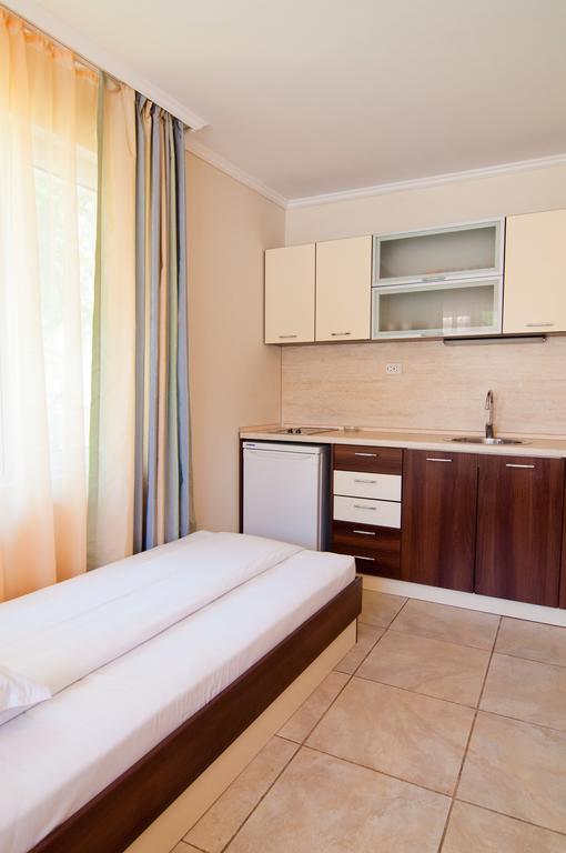 Guest House Hiora Ahtopol Ngoại thất bức ảnh