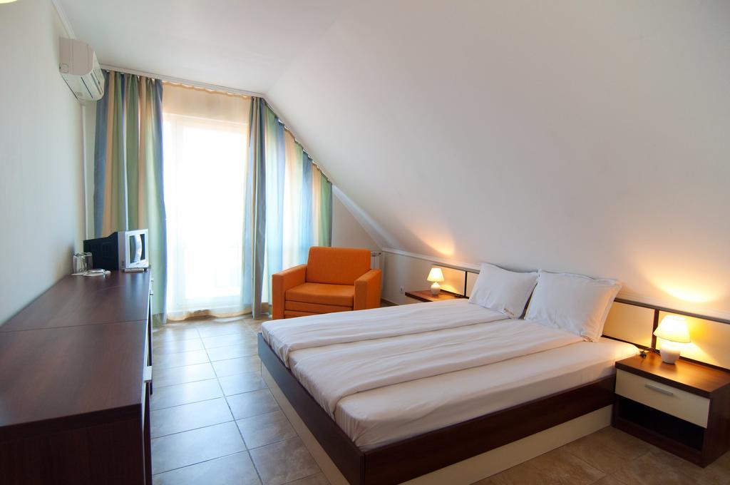 Guest House Hiora Ahtopol Ngoại thất bức ảnh